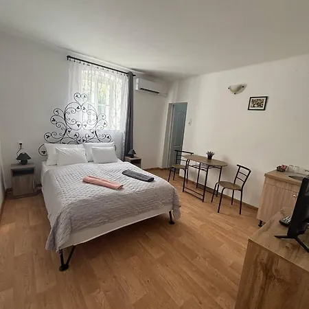 Lola דירה אגר